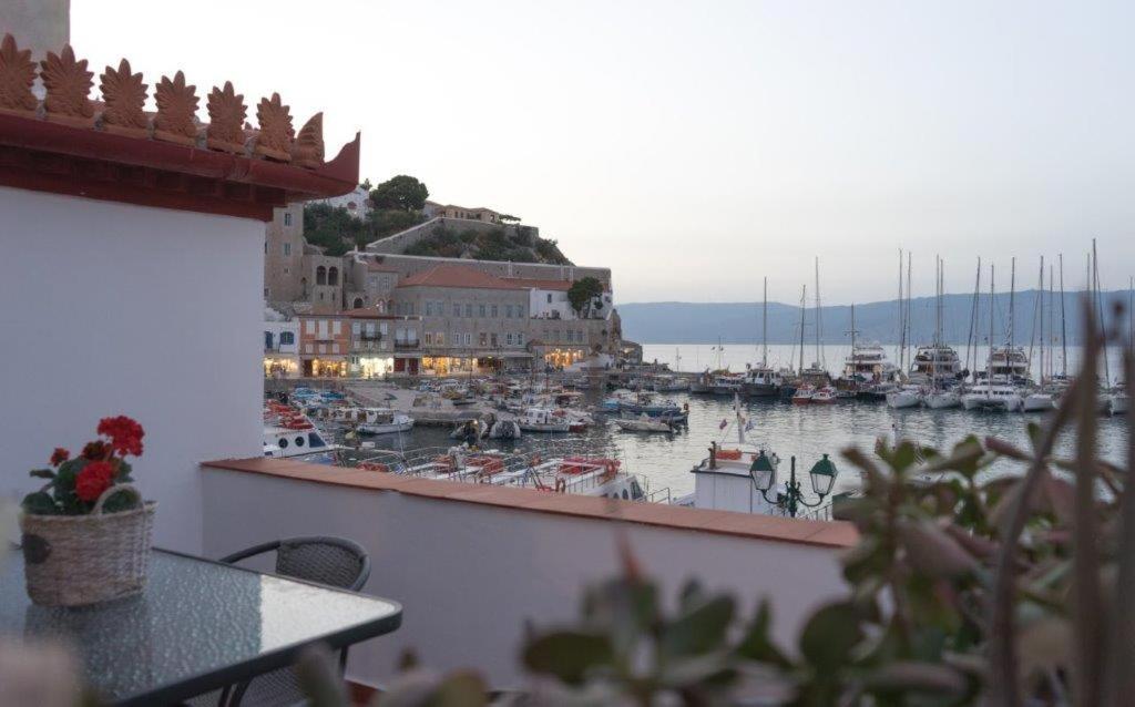 In Hydra Lägenhet Exteriör bild